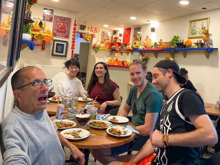 和婆西的好哥們聚餐,  慶祝朋友孩子即將誕生, 珍惜為數不多的兩人世界