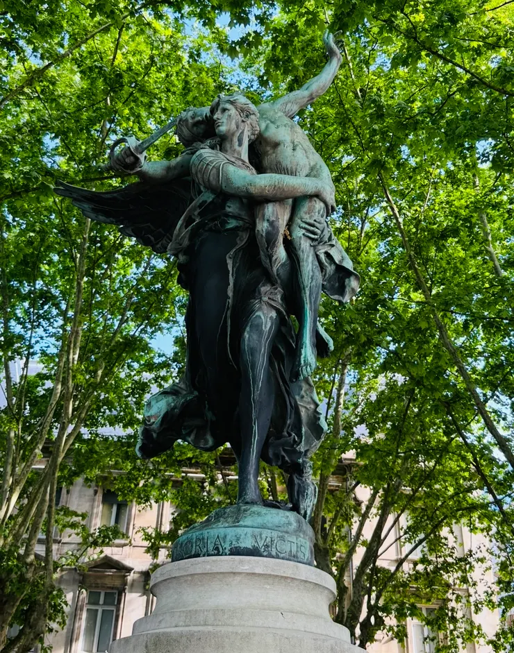 美麗的青銅雕塑