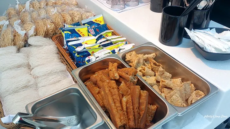 光鮮綠蔬自助吧吃到飽/ 圖片來源：Betty's Jump Diary