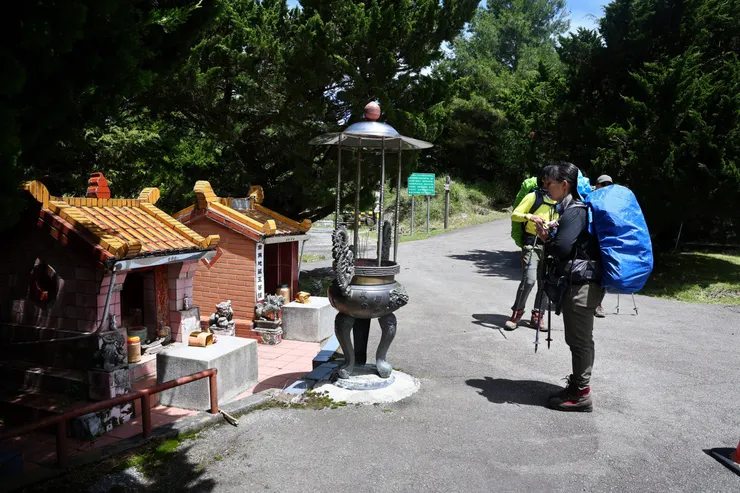 ▲出發前祈求土地公保佑本次山行順利平安