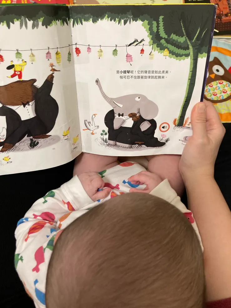 書本畫風很可愛，文字也很少