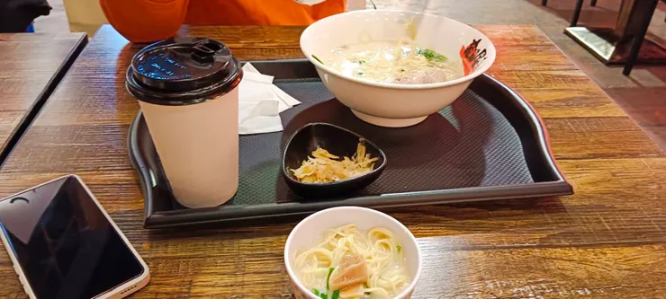 點的是九州白湯豚骨拉麵