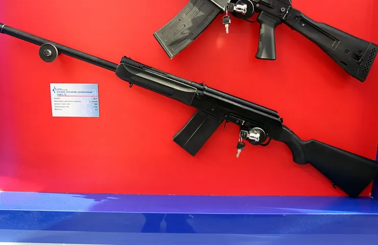 2013年武器及狩獵展上展出的Saiga-12展出槍