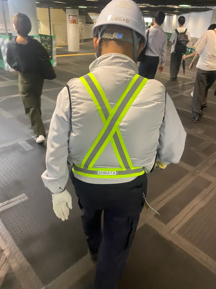 因為站內剛好有工程，可能是工程的引導人員之類的?