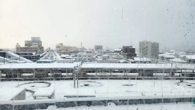 一到北陸，外面就是冰天雪地