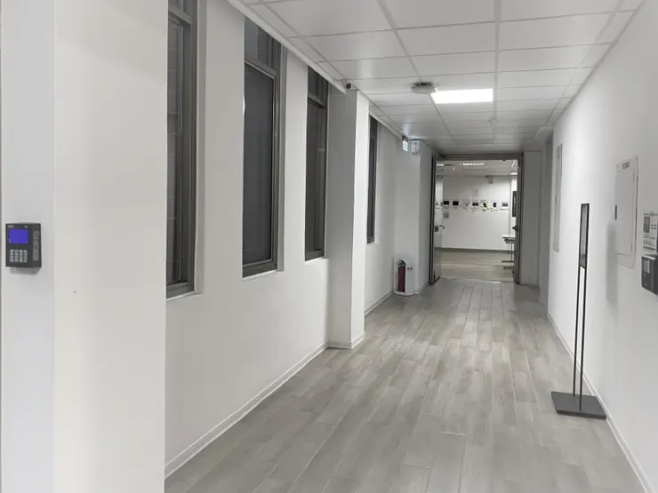 從室內可以看到主要的柱子