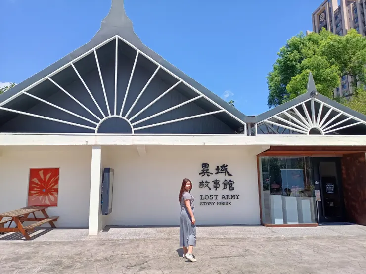 異域故事館門口