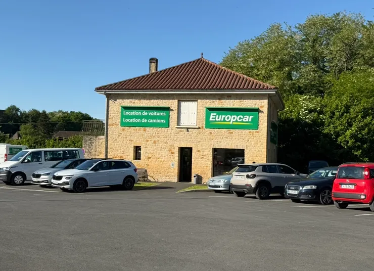 租車公司在城外，走路要30分鐘