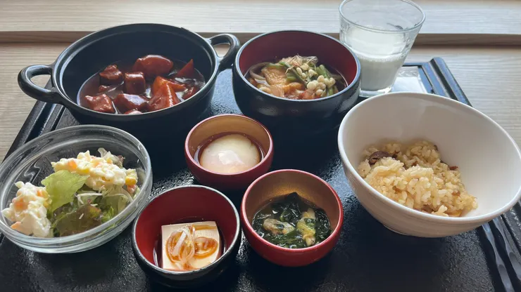 一碗一碗裝好方便控制份量，也不會混在一盤讓味道跑掉。