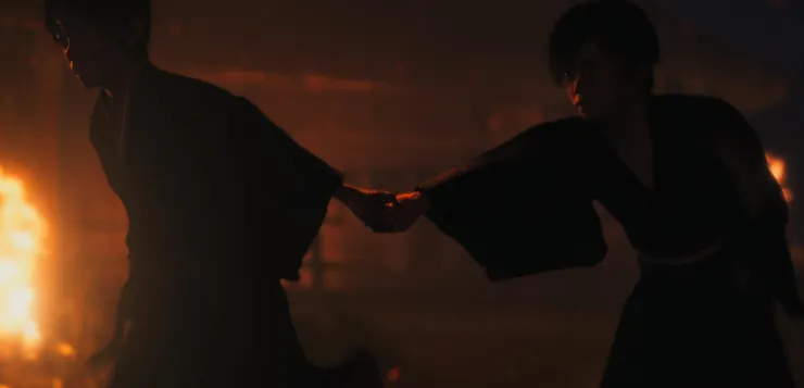 主角與搭檔，逃出生天後，被一同培養成隱刀。