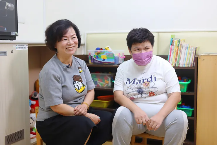 （圖說：淑惠媽媽感謝有伊甸早療的協助，讓孩子擁有療育服務，也讓她獲得喘息。）