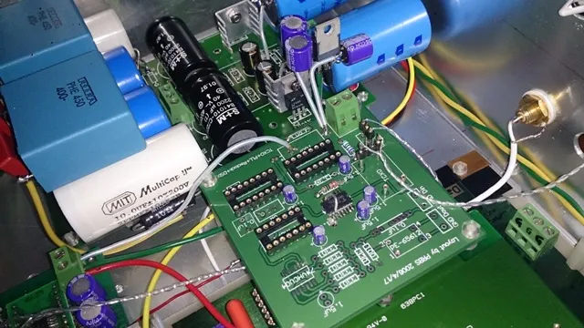 來自轉盤的時脈訊號先經 U1 反向器，搭了一組獨立的 LM317 供電