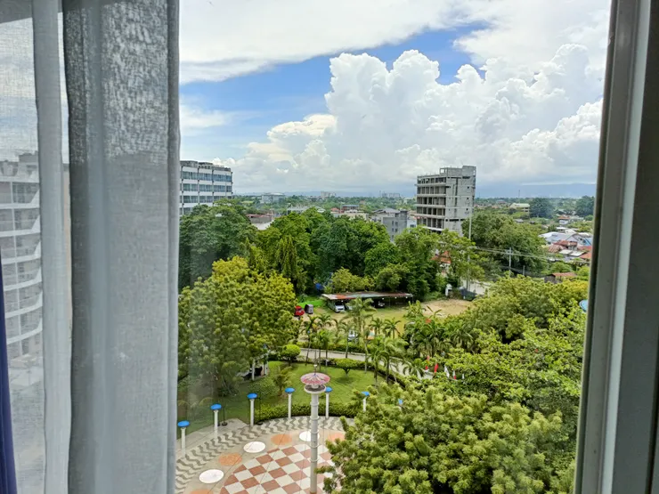 8樓外的市景,雖然沒訂到海景房但也很不錯