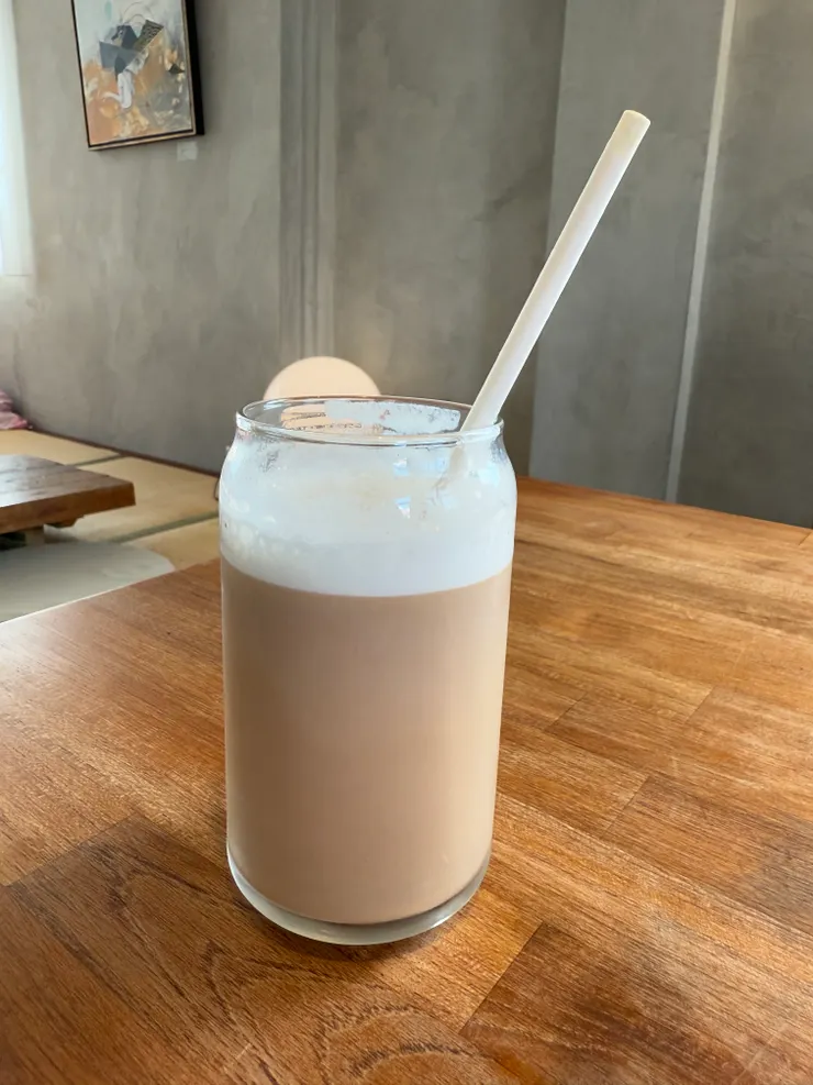 攪拌後的鮮奶茶