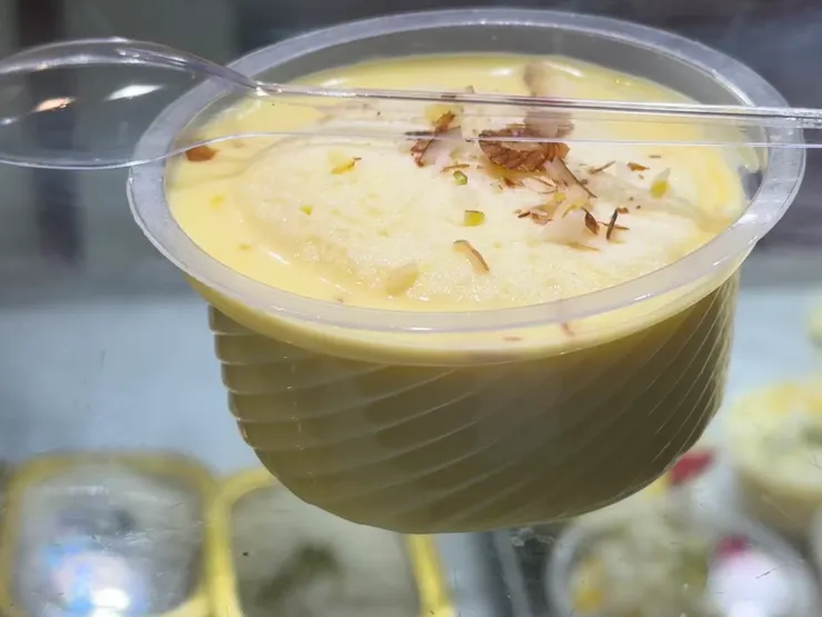 很難形容是什麼，不像乳酪也不像布丁，總之超級好吃！