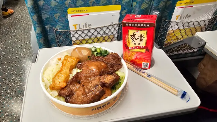 謝謝高雄圓山大飯店送的麥香紅茶!