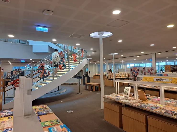 高雄總圖室內照