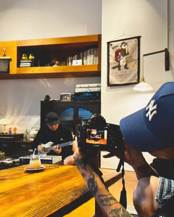 小律老師邊茶作音樂