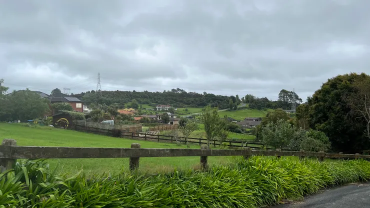 結束前,站在某座山坡上幻想自己是小甜甜