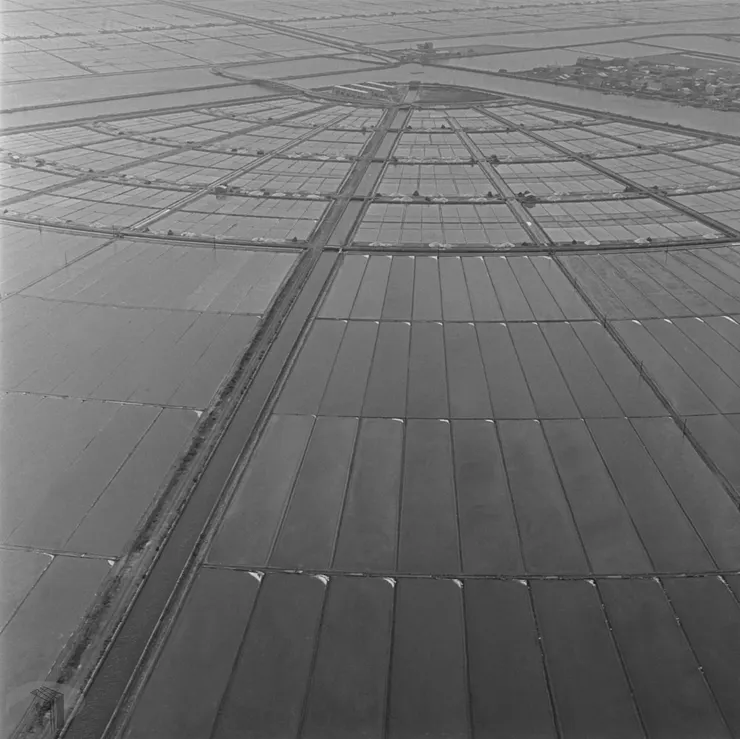 圖7 七股扇形鹽田 案名：工程建設、空照 檔號：0064/0063/1 來源機關：行政院新聞局 管有機關：國家發展委員會檔案管理局