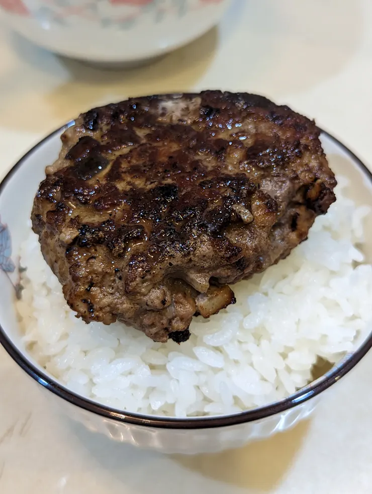 壓得太扁,肉汁都跑出來了