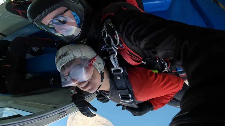 教練有說，稍微擠個笑容出來。這樣看起來比較勇敢，既使是演出來的。