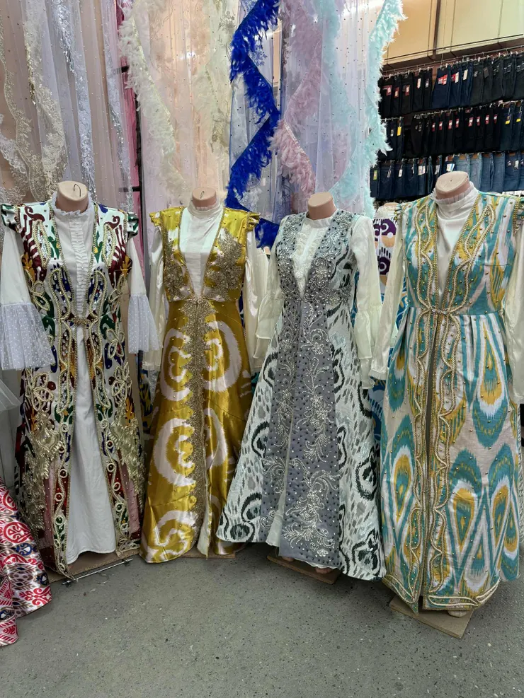 烏茲別克花布做成的特色服飾