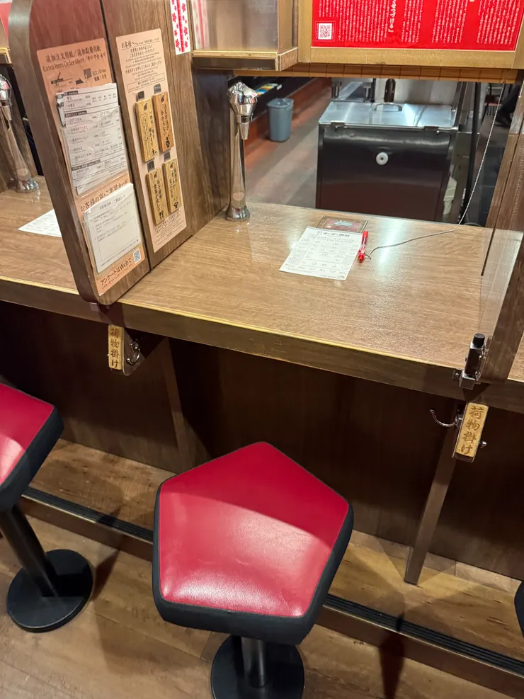 連椅子都是五角形