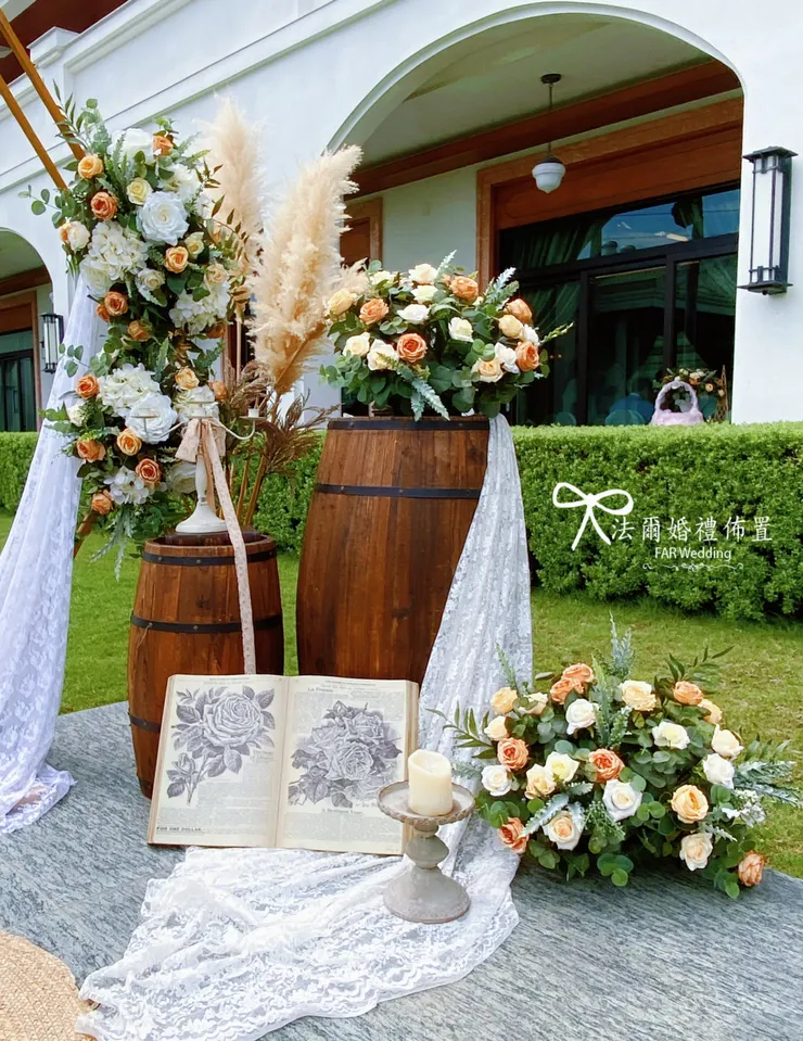 #阿勇家餐飲事業-漂亮園-戶外婚禮-心動甜美橘佈置-法爾婚禮佈置 在#阿勇師漂亮莊園的戶外婚禮現場,以「甜美橘風」與自然光下的金色拱門與花藝層次,打造出浪漫自然的婚禮拍照背板。 整體佈置以溫柔橘白花藝、金色幾何拱門與自然系元素結合, 呈現質感莊園風格,完美襯托新人幸福時刻。 預約洽詢開放中,讓你的婚禮從此閃耀不將就。 私訊預約諮詢,帶著你的夢想,我們來實現! 用專業佈置,讓你的故事閃耀動人! 讓我們一起見證您人生中最重要的時刻! 歡迎FB或 IG私訊詢問與我們預約哦~ *平日一~五下午 2:00 到晚上 9:00 都可以預約來門市哦!! *(若需假日前來可以另外和我們再約時間哦!!) 法爾婚禮佈置地址: 台南市東區文化路131號 車子可以直接停在我們門口喔!~ 台南婚禮 #台南婚禮佈置推薦 #台南婚禮佈置 #南部婚禮佈置 #高雄婚禮佈置 #嘉義婚禮佈置 #屏東婚禮佈置 #婚禮佈置 #家宴婚禮佈置 #戶外婚禮佈置 #台南婚禮 #FARweddings