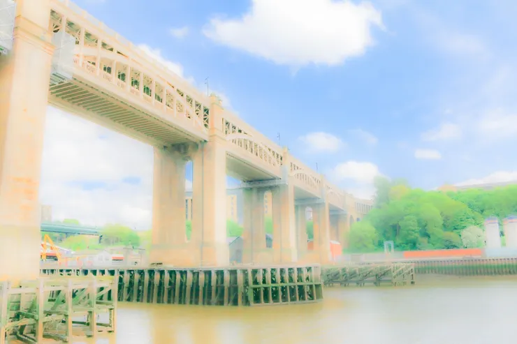 紐卡索泰恩河上方橋樑一景