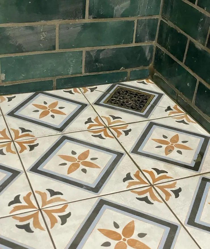 落水頭紋路完全融入磁磚設計