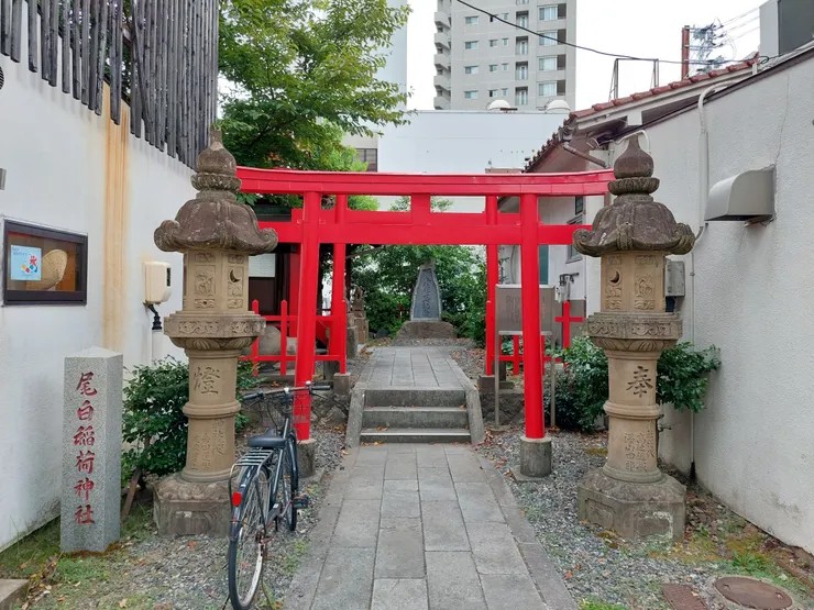 尾白稻荷神社