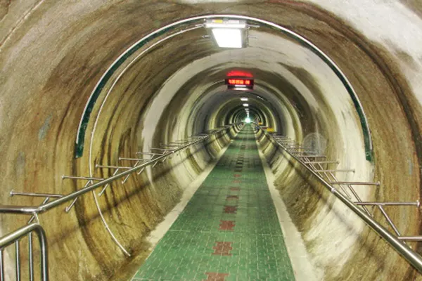 進入第三隧道前要先經過一個長長的下坡，所以爬上來需要一點體力（圖片來源：韓遊網）