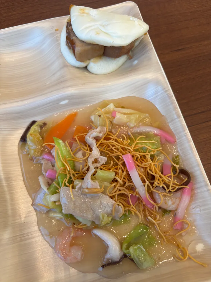 特色美食「皿烏龍」和「角煮饅頭」