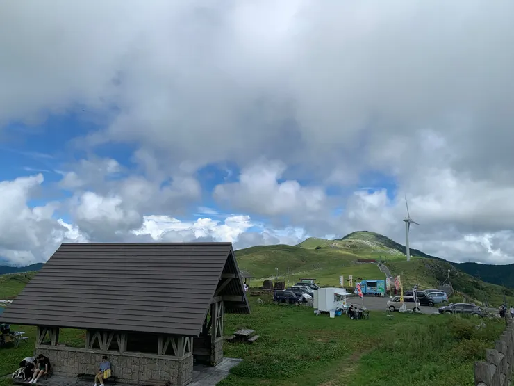 有一些行動餐車。