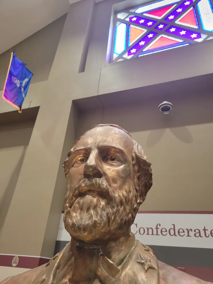 被「槍決」的李將軍雕像，現保存於Columbus, TN的一處邦聯博物館