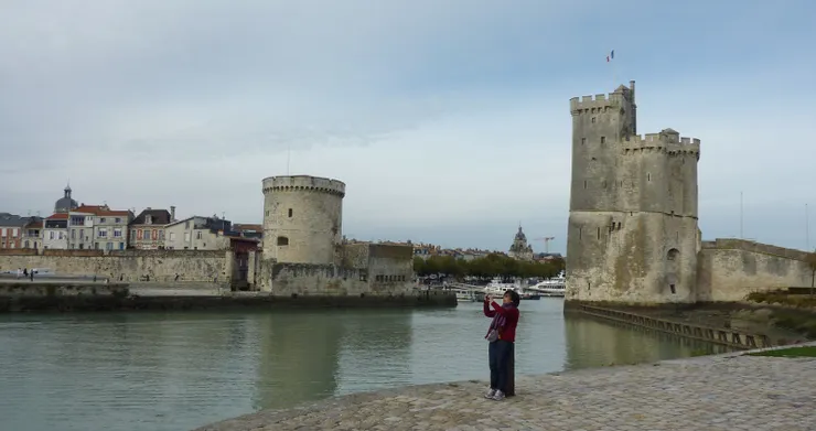 舊港二座塔樓外側