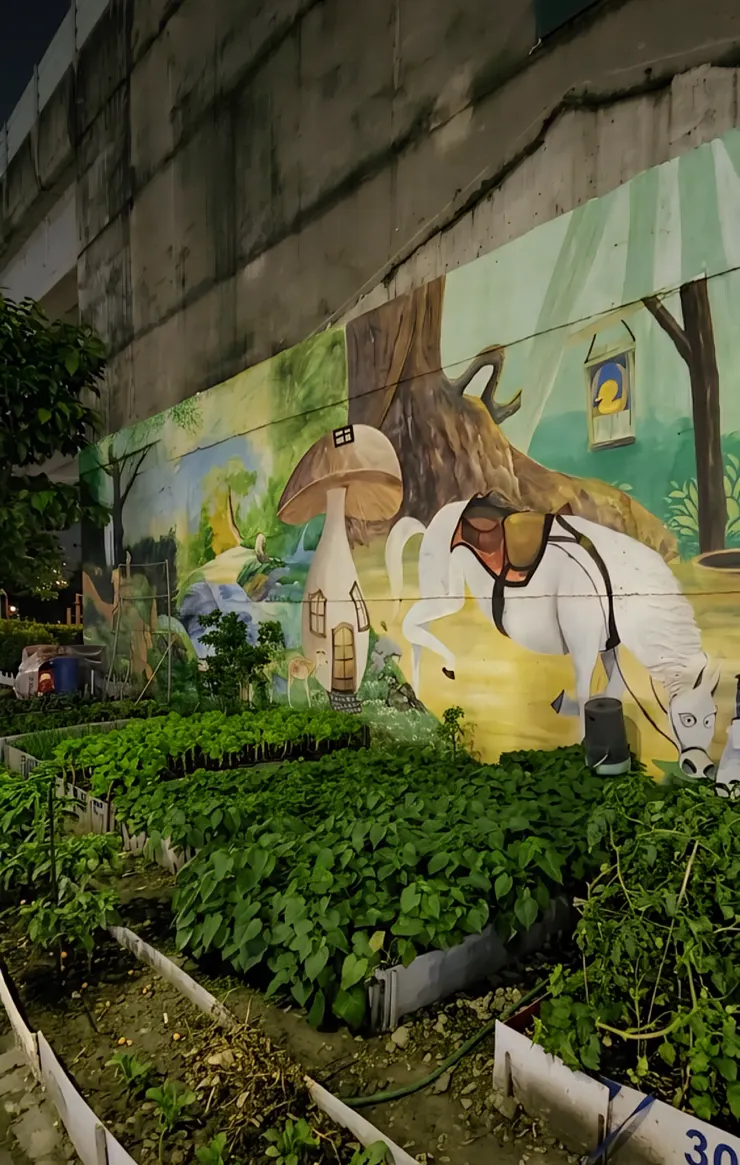 ：「所謂的幸福，不過就是下班後有一口乾淨的飯吃，且沒人叫你回去加班。」