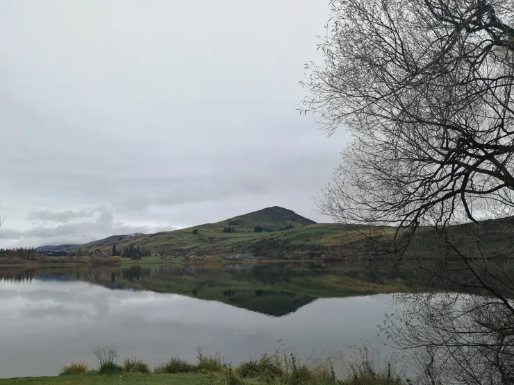 連陰雨天都還是那麼美的鏡湖Lake Hayes