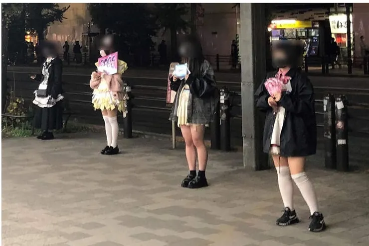 到處都有這些做廣告的女僕們