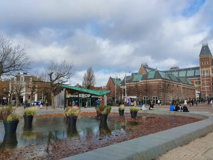 依依不捨，再看一眼museumplein（博物館廣場）