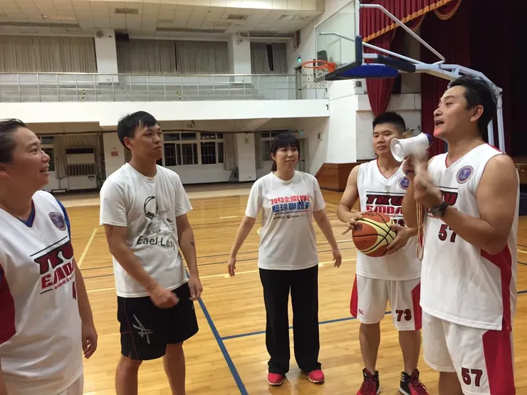 喂喂喂！那個誰集合了啦！