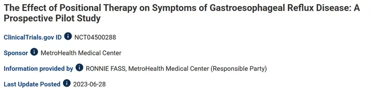 有研究顯示維持左側臥甚至可讓食道酸暴露及夜間症狀減少約 87%