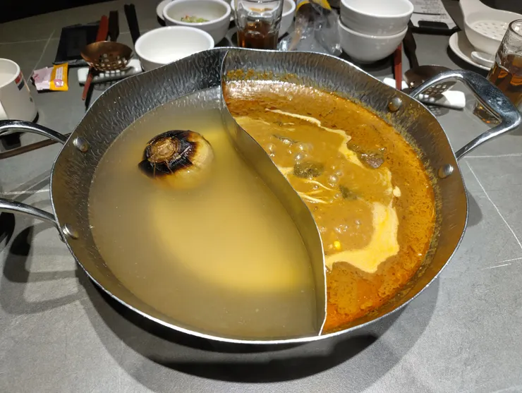 洋蔥牛肉清湯+秘制沙爹鍋