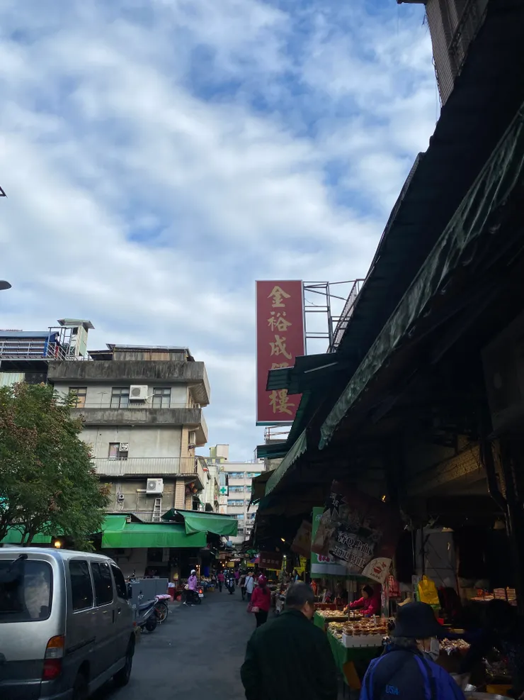 星期一稍冷清的三峽市場