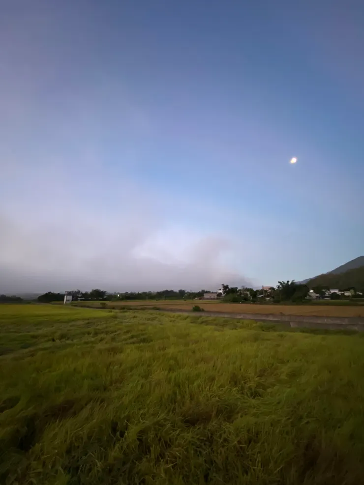 4:50月亮依然高掛