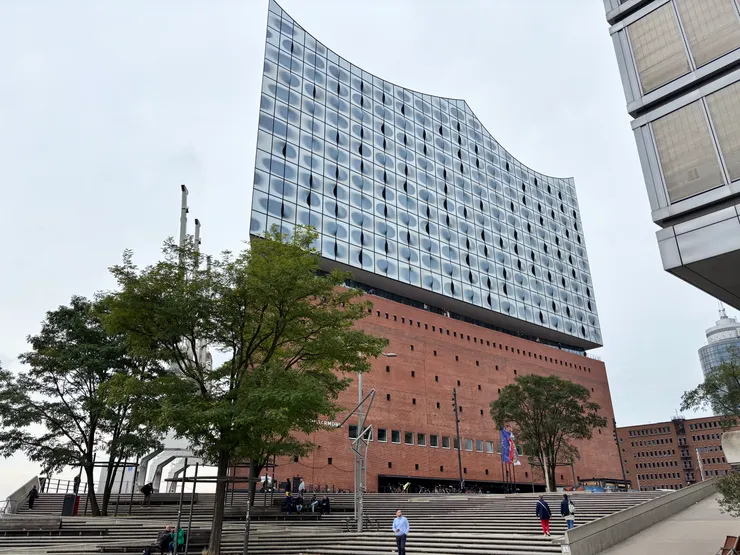 易北愛樂廳的外觀，非常氣派，可說是漢堡的衛武營哈。