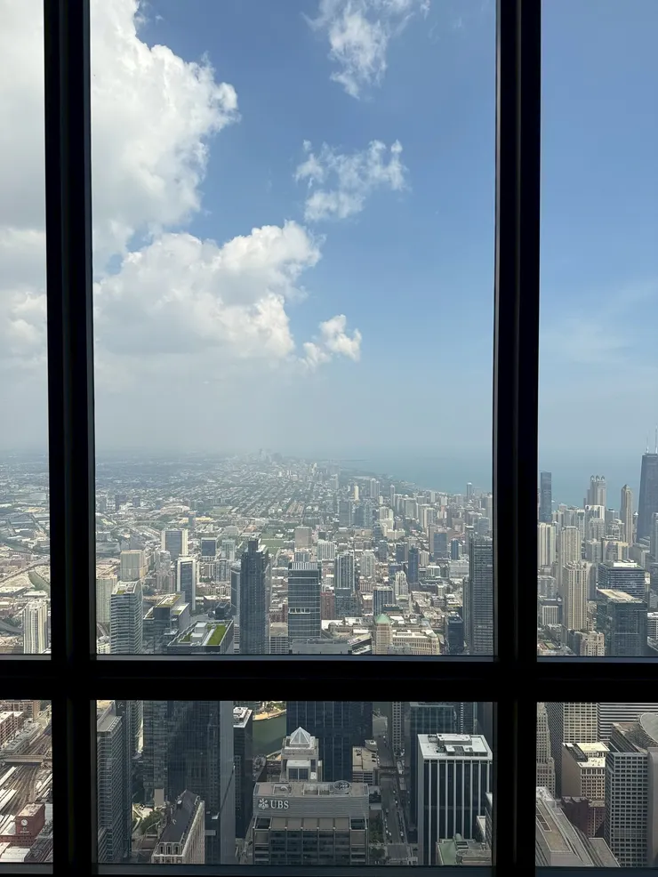 接著就是搭電梯到 103F 遠眺芝加哥市景！