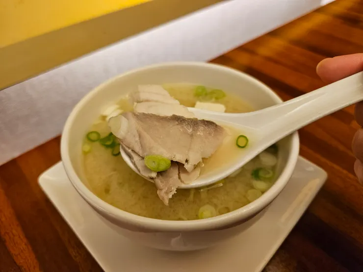 甘甜可口的味噌湯,滿滿的魚肉片,肉質甘甜細緻,不知道是什麼魚種?