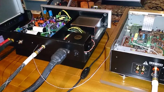 轉盤至 DAC 的 clock 傳輸是以 0.4mm 鍍銀線雙線絞繞